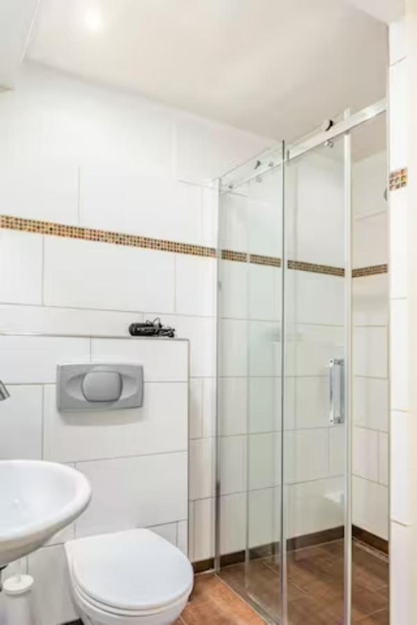 Gemuetliche 3-Zkb Wc Souterrainwohnung In Bestlage Хамбург Екстериор снимка